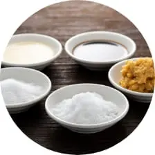 調味料の盛り合わせ